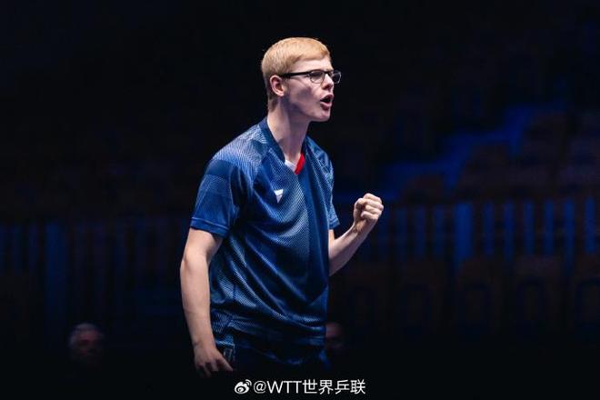 来自世界各 来自世界各